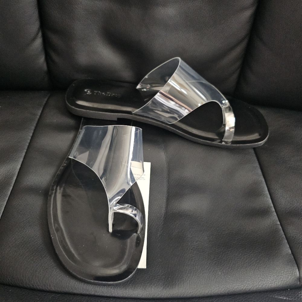 Brand new with tag!The Drop Women's Camilla Wide Thong Sandal (Clear) size 9